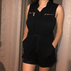 BLACK ROMPER SHORTS